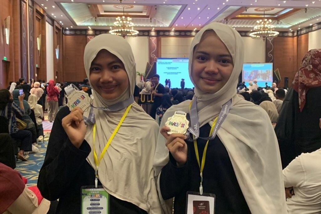 Siswi MTsN 3 Padang Raih Medali Perak KREASI 2026 lewat Riset Pengaruh Media Sosial