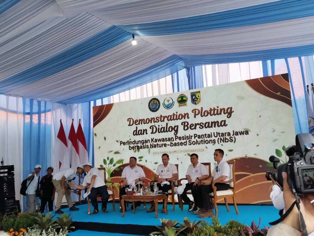 AHY Tinjau Penanganan Abrasi Ekstrem di Pesisir Demak, NbS Jadi Andalan