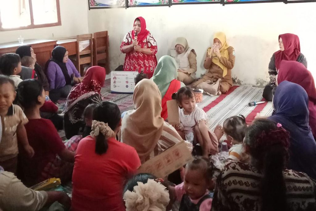 Cegah Penyakit Menular, Warga Kedungjajang Lumajang Dapat Edukasi Kesehatan