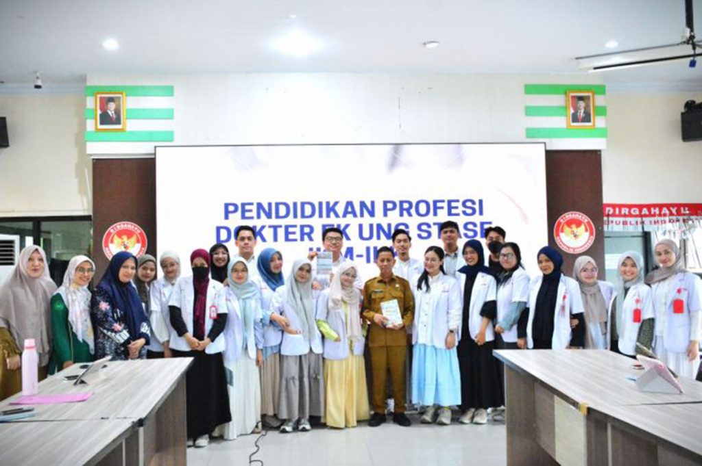 Dinskes Gorontalo  Bekali Dokter Muda FK UNG