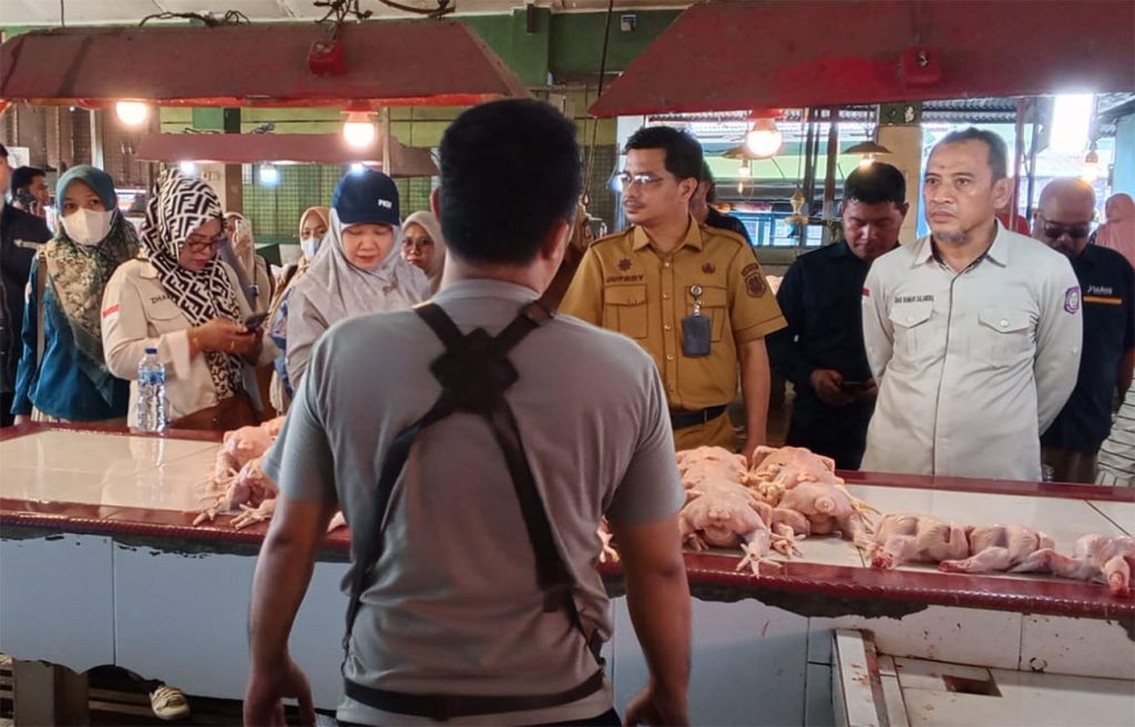 TPID dan Diskumperindag Pantau Harga Bahan Pokok di Pasar Kayubulan Limboto