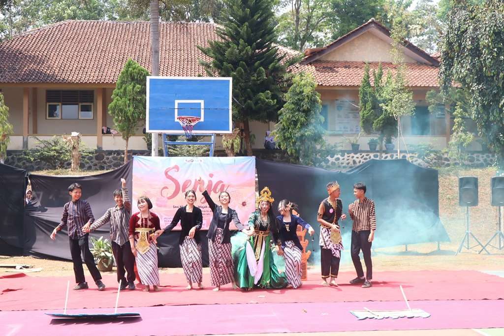 SENJA di SMA Negeri 1 Bandar Meriahkan Bulan Bahasa