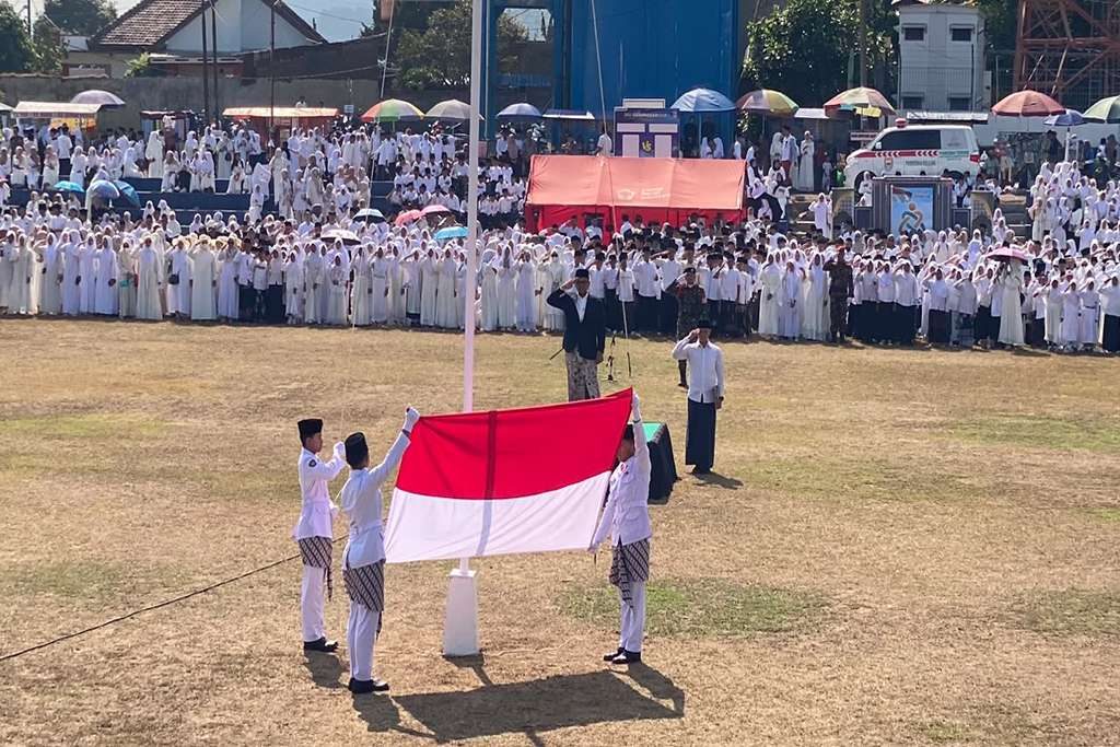 Peringati Hari Santri 2026, Bupati Batang Ajak Santri Kuasai Ilmu Agama dan Teknologi
