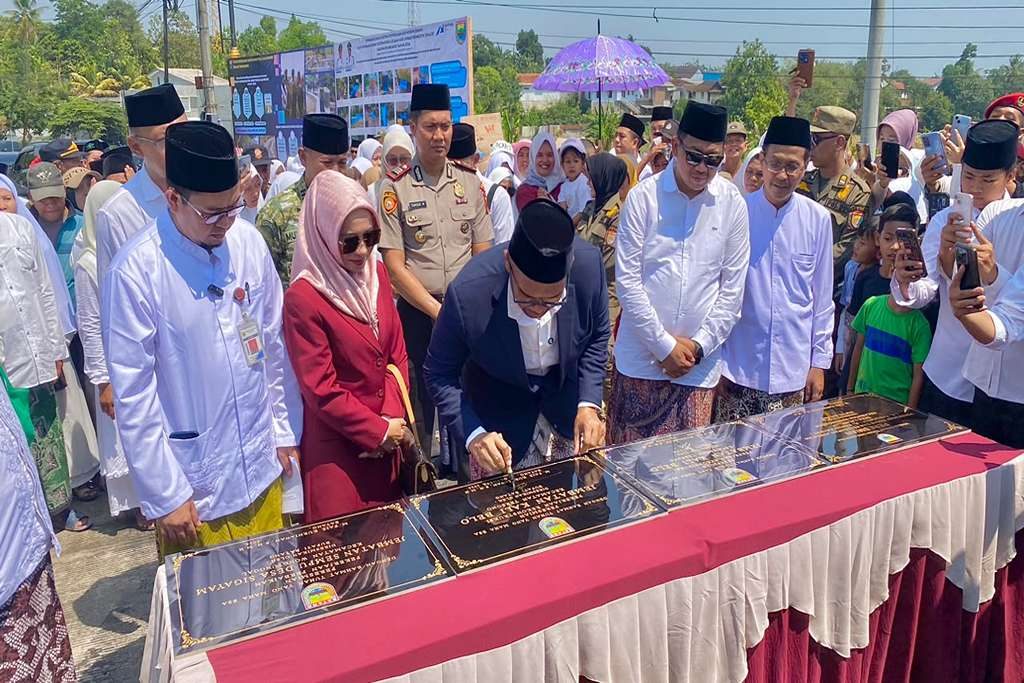 Bupati Batang Resmikan Jembatan Kalibelo yang Sempat Roboh Diterjang Banjir Bandang