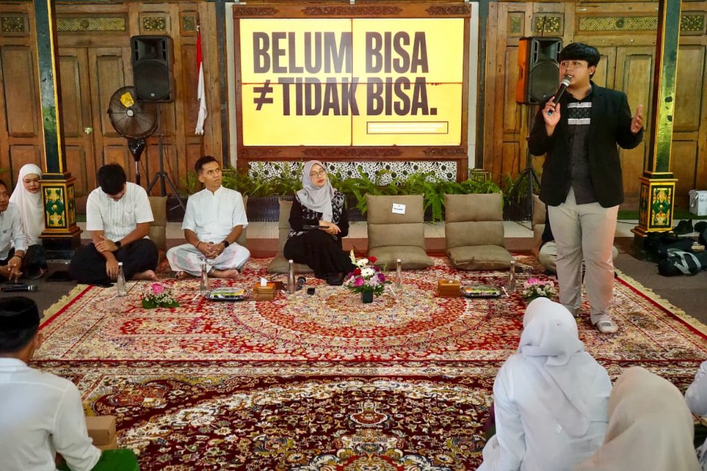 Dari Hijab hingga Sarung, Santri Banyuwangi Belajar Raup Penghasilan lewat Afiliasi