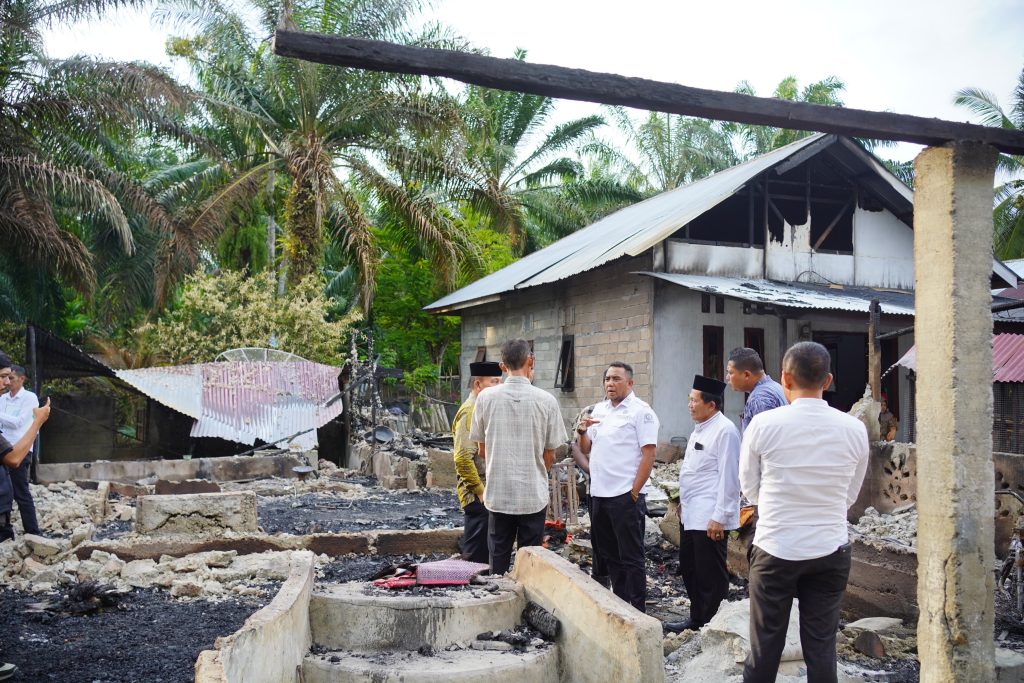 Rumah Lansia di Nagan Raya Ludes Terbakar, Pemkab Turun Tangan