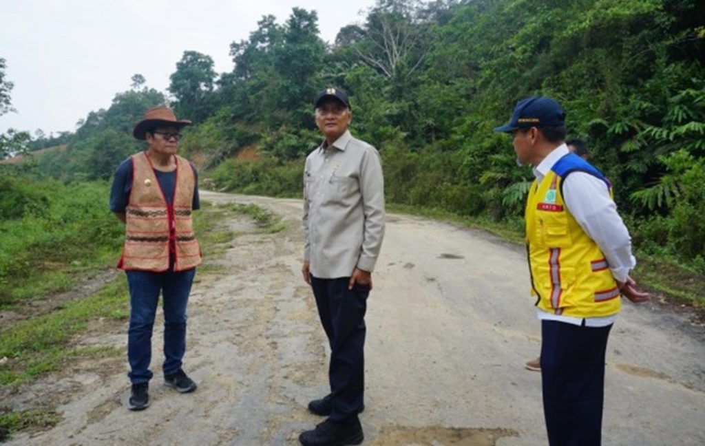 Kemen PU Percepat Penanganan 2.300 Kilometer Jalan Perbatasan Kalimantan-Malaysia