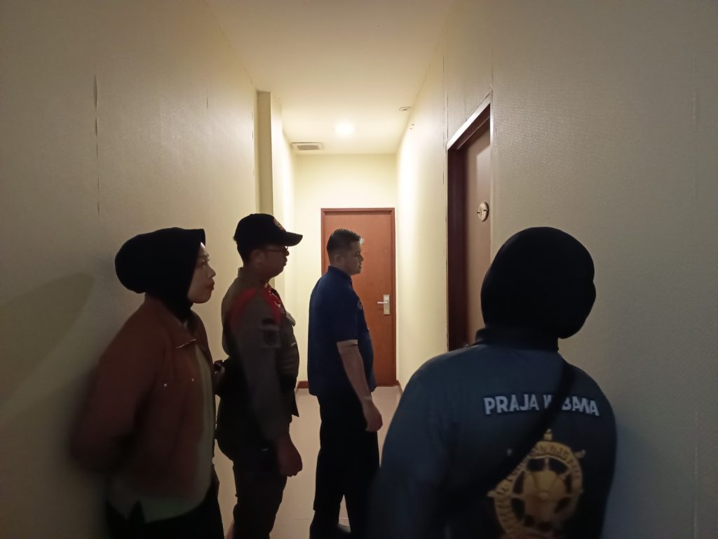 Satpol PP Padang Amankan 11 Orang dalam Patroli Ketertiban Dini Hari