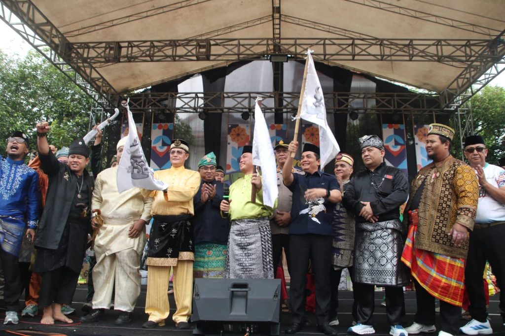 Pawai Melayu Borneo Perkuat Persaudaraan dan Pelestarian Budaya di Pontianak