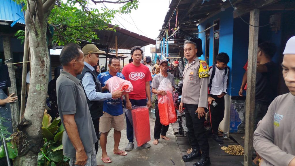 Pemkab Banjar Salurkan Bantuan Darurat untuk 17 Rumah Terdampak Puting Beliung