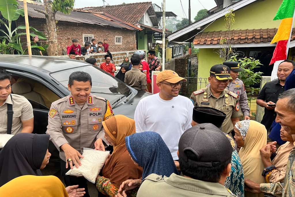 Bupati Batang Prioritaskan Bantuan Pengelolaan Sampah di Sambang Desa