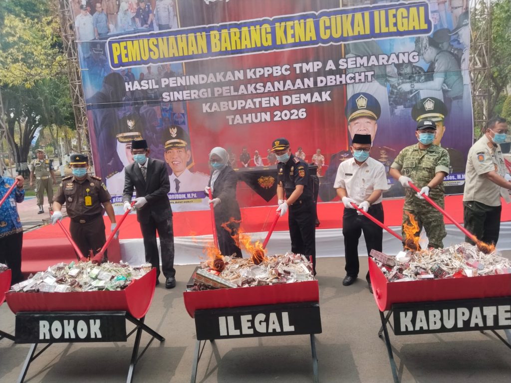 Pemkab Demak dan Bea Cukai Musnahkan Rokok dan Miras Ilegal Senilai Rp9,9 Miliar