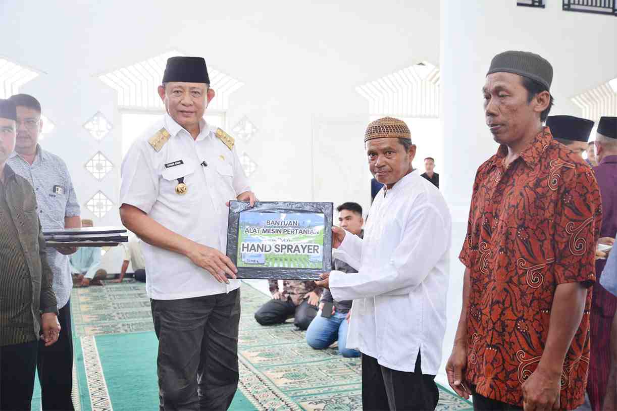 Atasi Dampak Kemarau, Gubernur Gorontalo Salurkan 153 Unit Alsintan 