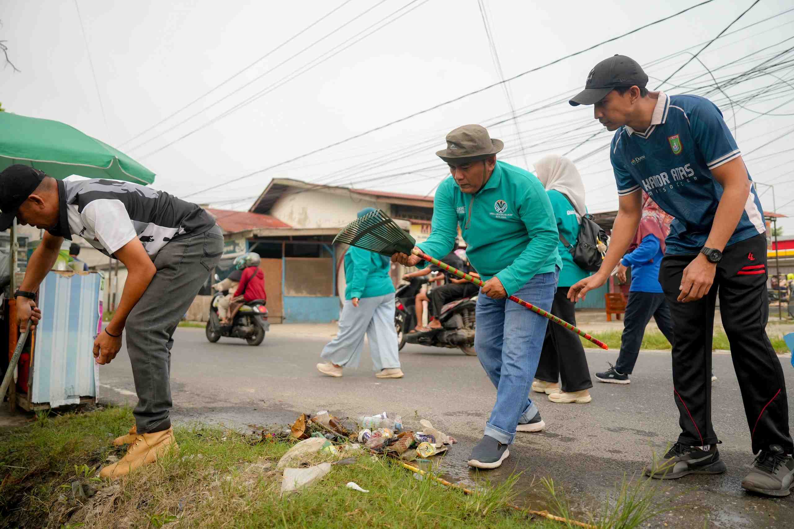Pemko Dumai Perkuat Gerakan Bersih Lingkungan Lewat Goro Serentak di Tujuh Kecamatan