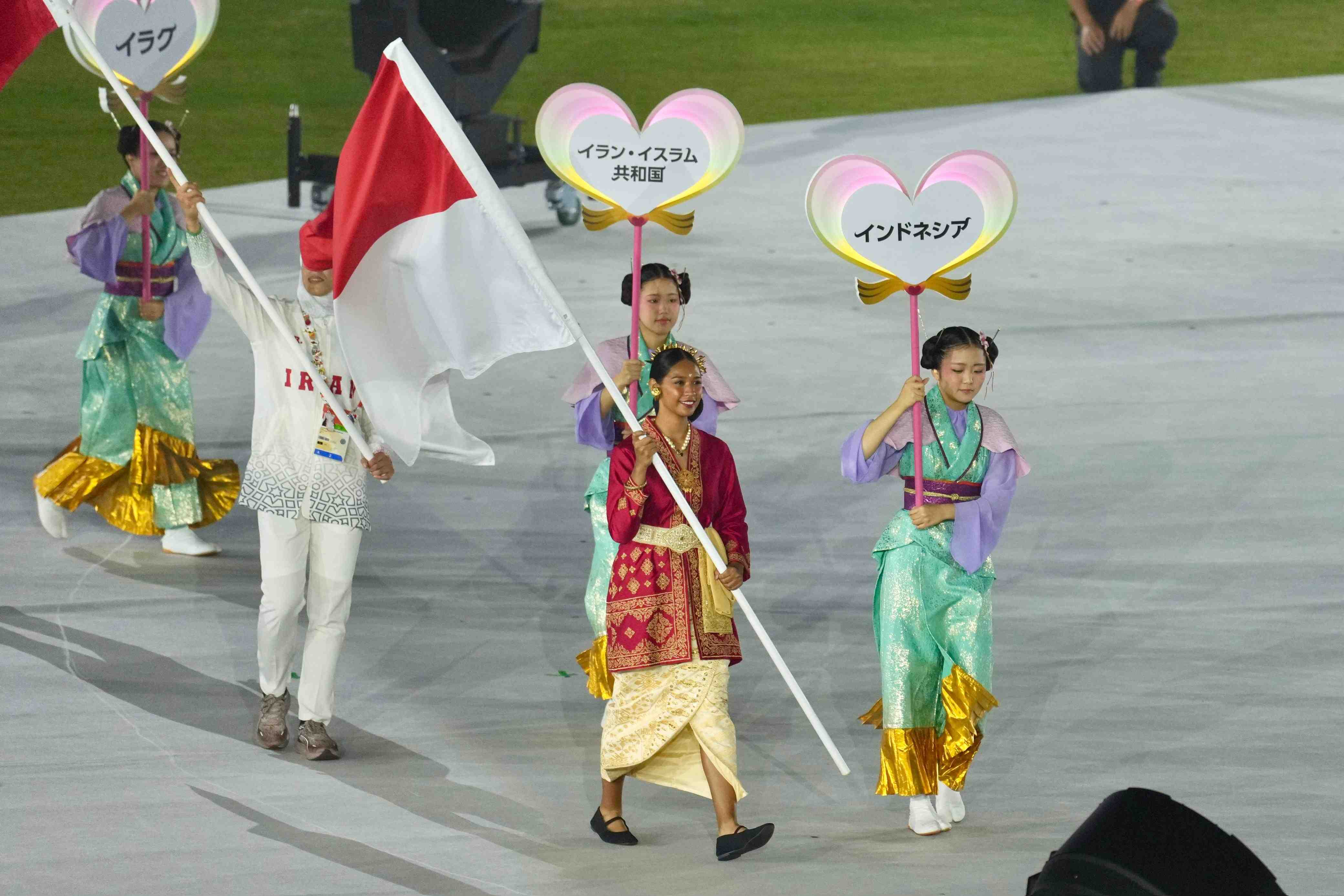 Meydiana Laviola Bawa Merah Putih di Penutupan Asian Games 2026