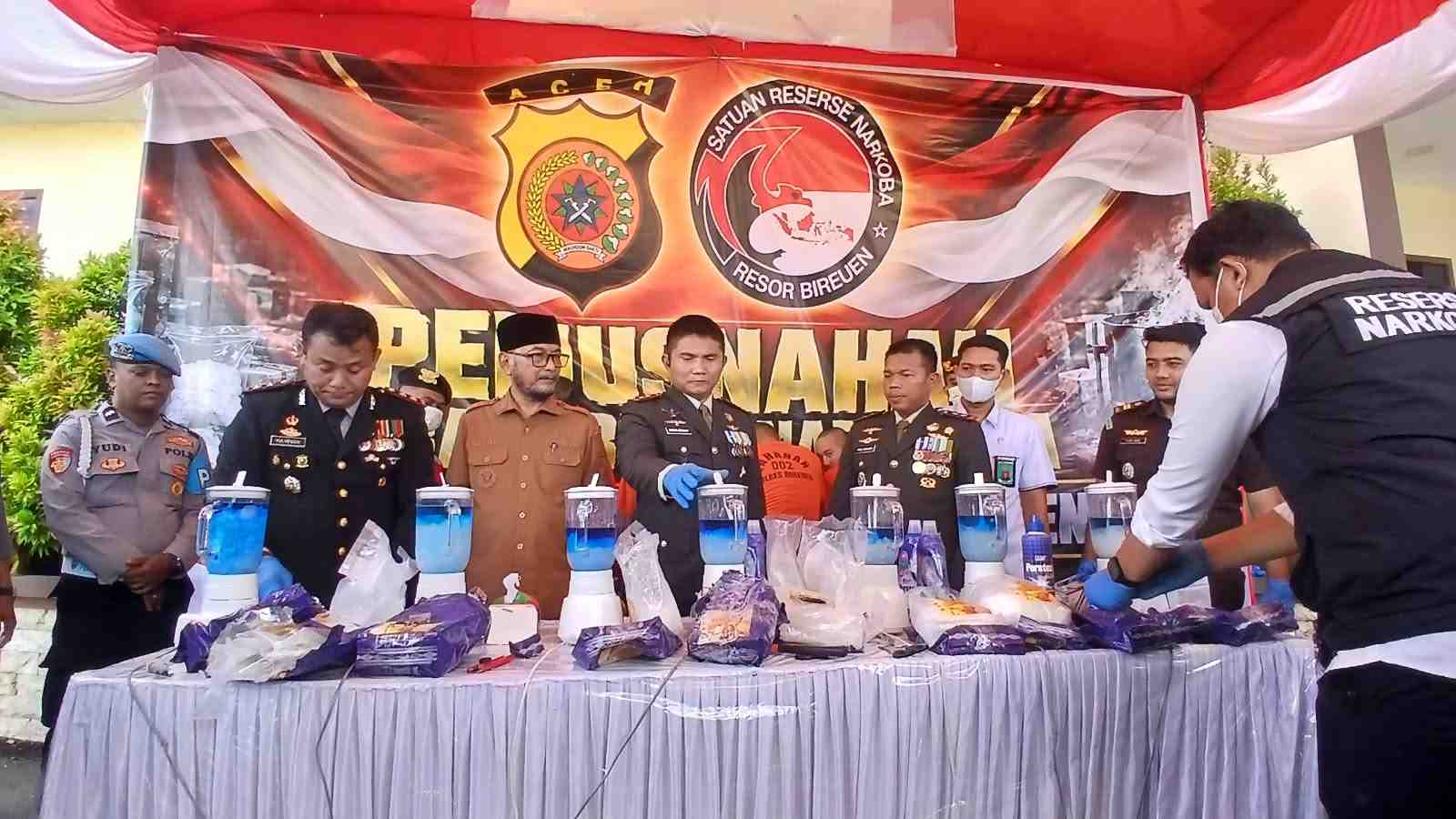 Polres Bireuen Musnahkan 10,5 Kg Sabu dan 19,3 Kg Ganja