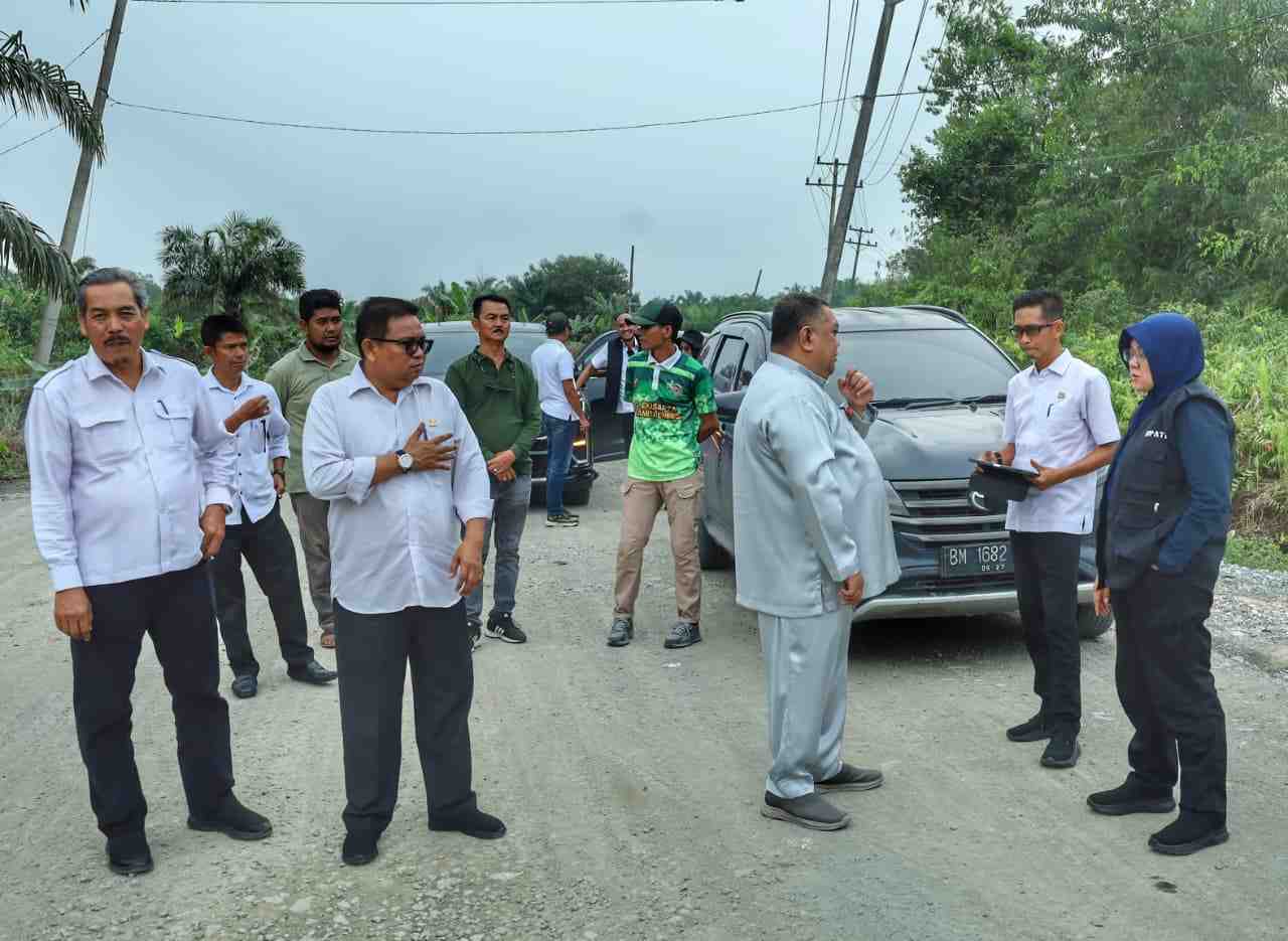 Pemkab Siak Gandeng Perusahaan Perbaiki Jalan Sungai Rawa-Tanjung Buton