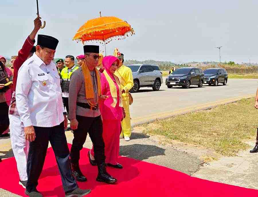 Penyambutan Kapolda Gorontalo: Tradisi Mopotilolo Simbol Restu dan Sinergi