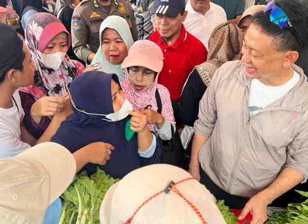Warga Pontianak Serbu Sembako dan Sayur Pasar Murah Car Free Day