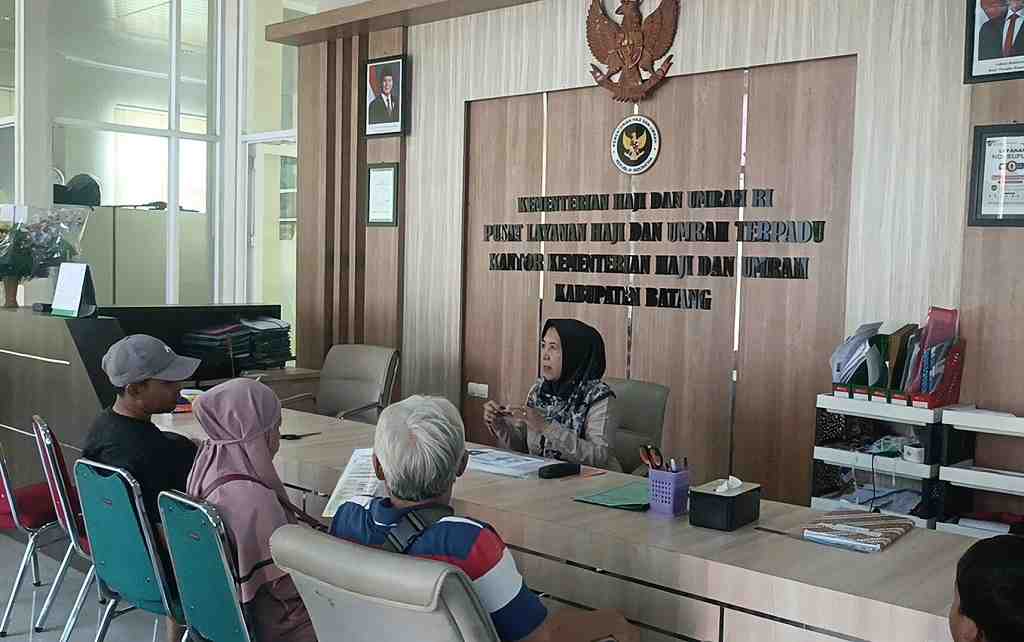 Sikapi Wacana Masa Tunggu Haji Dimajukan, Kankemenhaj Batang Minta Jemaah Bersabar