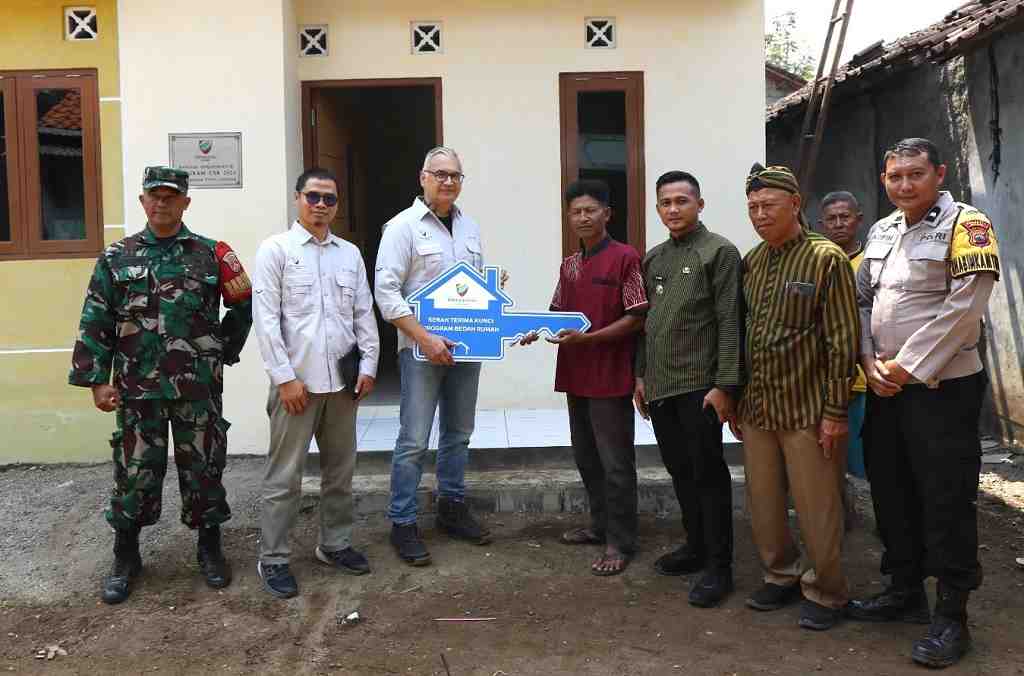 Tingkatkan Sanitasi Lebih Baik, BPI Serahterimakan Program Bedah Rumah untuk 3 Warga Batang