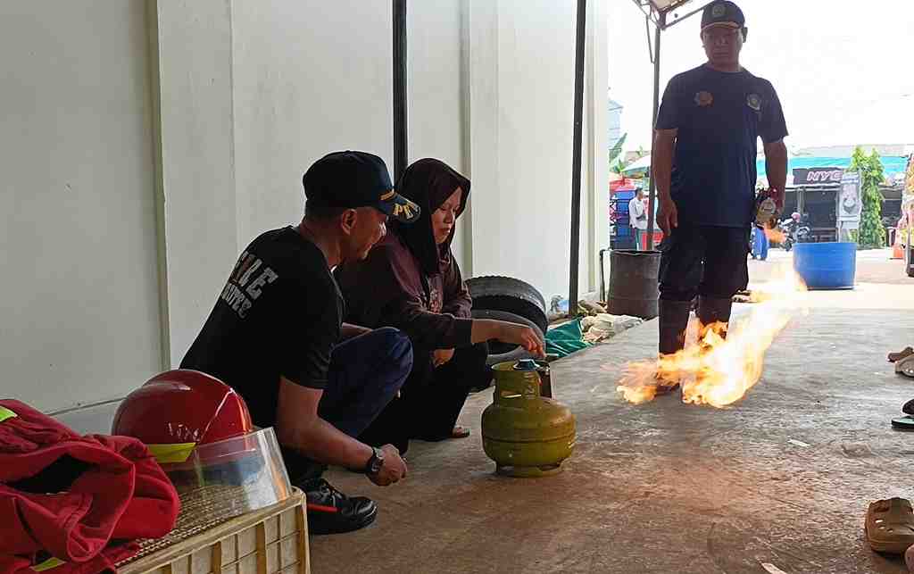 Waspada Ancaman Kebakaran di Dapur, Kaum Ibu Diedukasi Damkar Batang