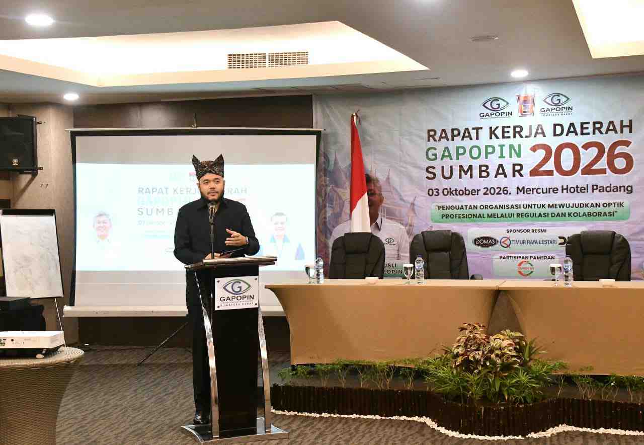 Gapopin Sumbar Bagikan 100 Kacamata Gratis untuk Pelajar