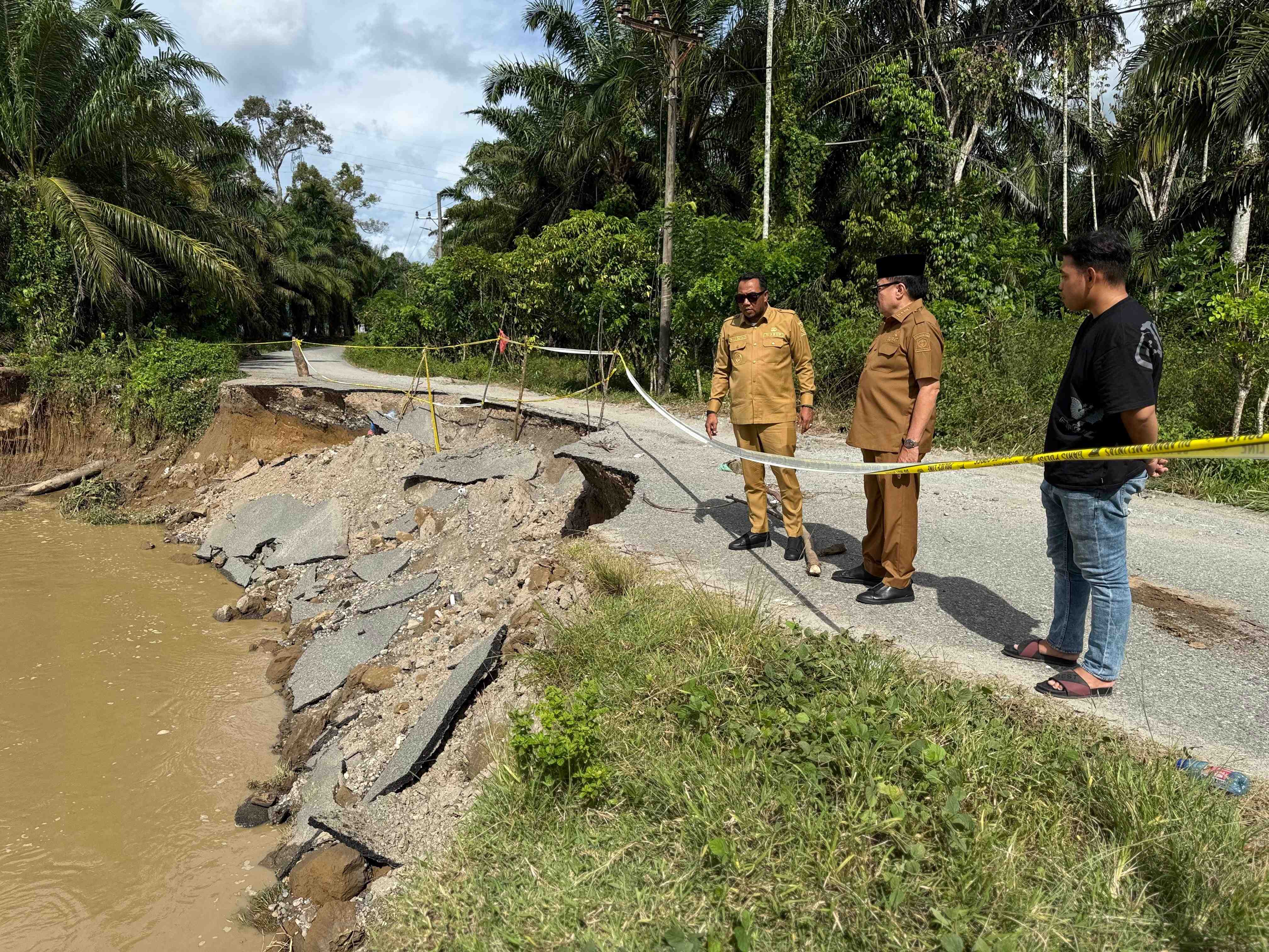 Jalan Amblas akibat Erosi di Nagan Raya, Pemkab Siapkan Akses Darurat