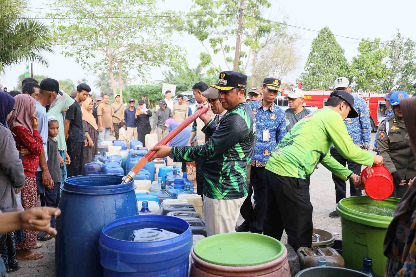 Kemarau Belum Berakhir, Pemkab Barito Kuala Bantu Pasokan Air Bersih Warga Sungai Bamban