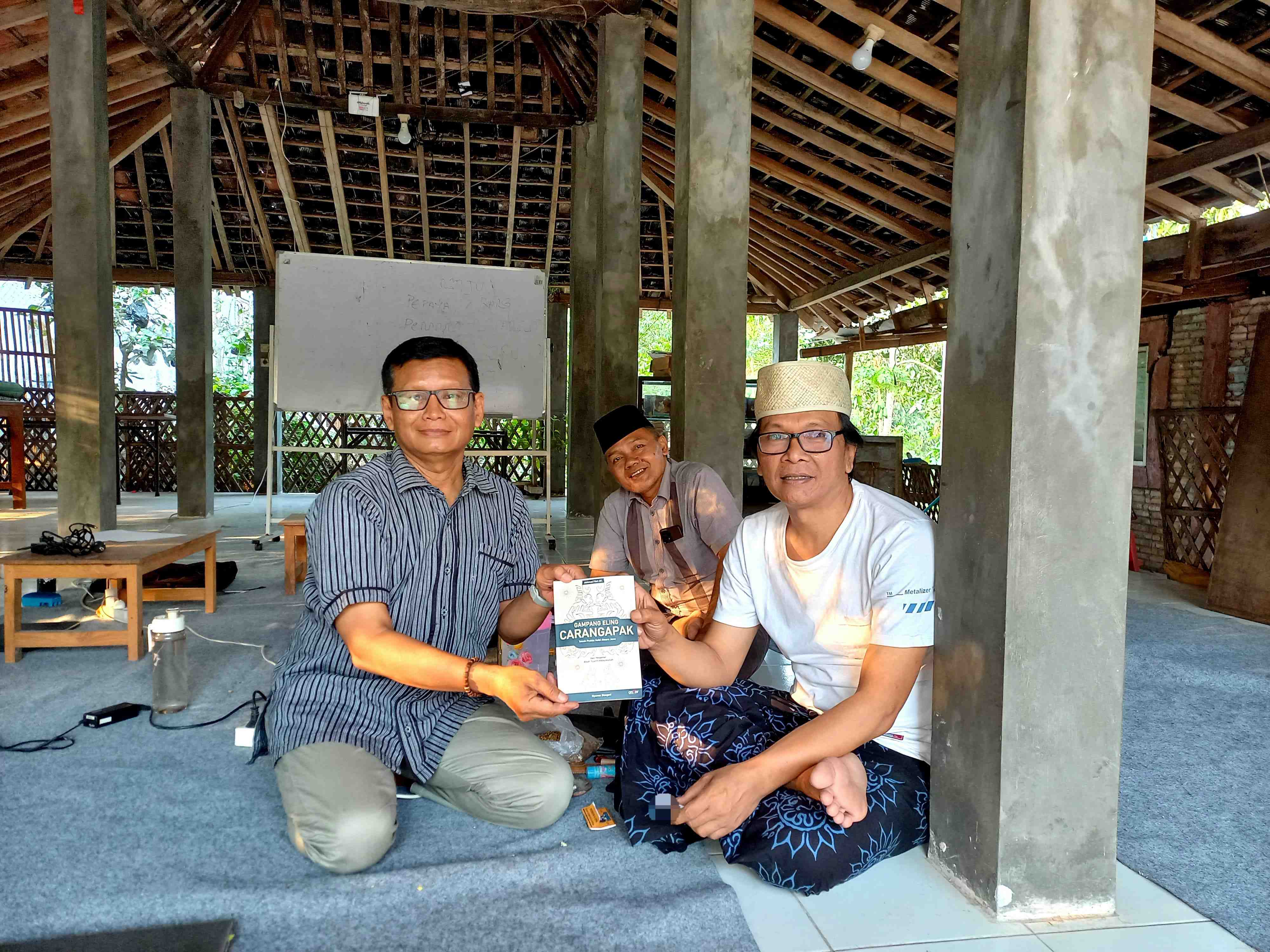 Gampang Eling Carangapak, Buku Panduan Praktis Menghafal Aksara Jawa Lewat Penalaran Visual