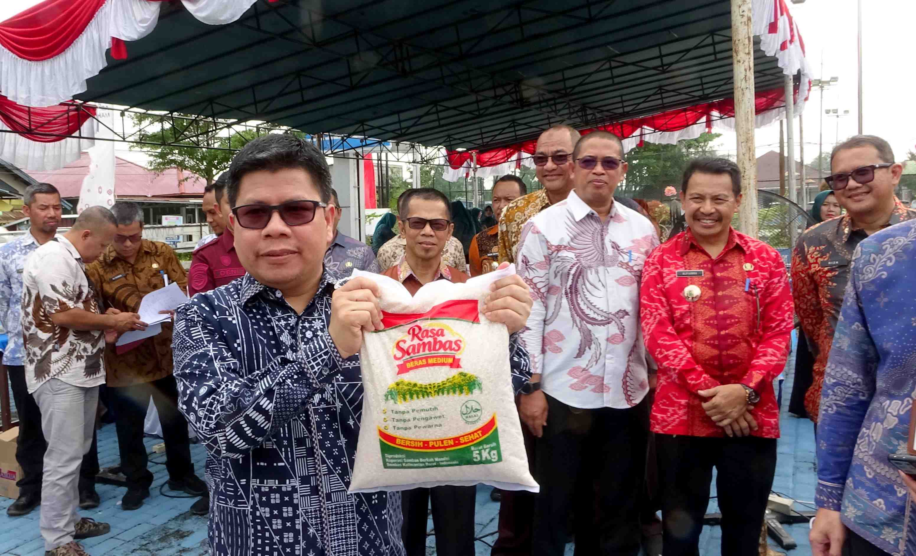 Bupati Sambas Dorong ASN Serap Beras Lokal untuk Perkuat Pasar Petani